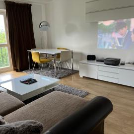 The Premier Living Experience Entire 2-Bedroom Modern Apartment, hotel in Bromley