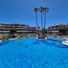 Spacious apartment with private garden in Tenerife south