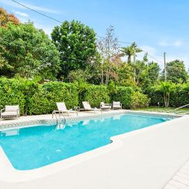 The Palmside Escape Heated Pool, Putt, Relax