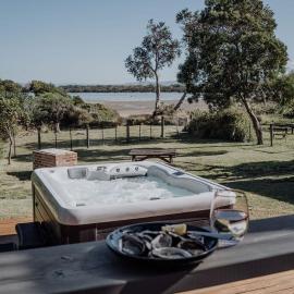 Sea Breeze Freycinet - Hot Tub, hotel in Coles Bay
