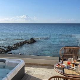 cala luna spa vue mer , clim, à 50m de la plage , literie luxe , entièrement équipé, hotel a Conca
