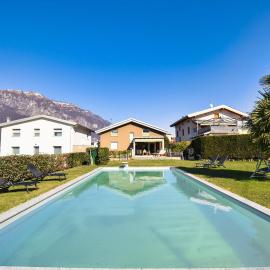 Luxurious Home In Gianico, hotel u gradu Artogne