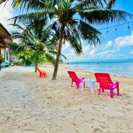 The Scenery Beach Resort, hotel in Baan Khai