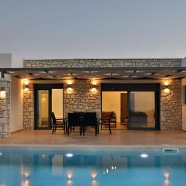 Sternes Tropicana Executive Villa with pool, by Comfortbnb – hotel w mieście Sitia