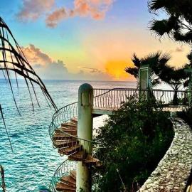 Tranquil Oceanside: Pools & Direct Beach Access, Hotel in Cupecoy