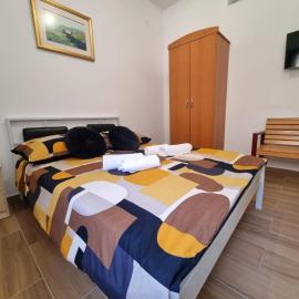 Okrug Gornji में, होटल Slavica Rooms Okrug Gornji