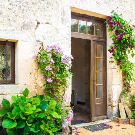 Gîte du Pin - Abbaye Béruges, hotel u gradu Béruges