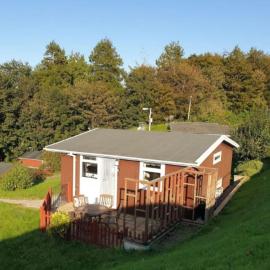 Cosy Chalet, Seasonal Pool & Play Park Llansteffan, hotel a Llangain