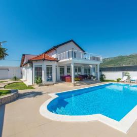 Luxury Villa Horizon, Hotel in Kosor