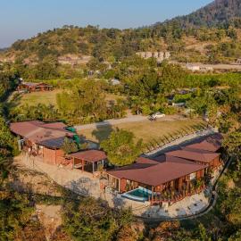 데라둔에 위치한 호텔 SaffronStays Timber Quest - Pinewood Cottages