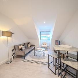 9 Royal Oak - 2 Bed - Free Parking - Perfect for Long Stays - by Rockman Residences