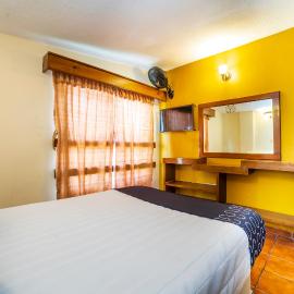 Capital O Hotel Casa Blanca, hotel Celayában