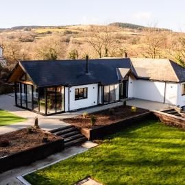Troed-Y-Rhiw Farm - Part Of The Old House 1147 Collection, hotel a Llangynwyd