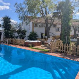 Casa da Ponte Quiet Bed and Breakfast in Alentejo Wine Region, hotel in Selmes
