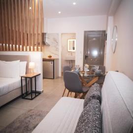 KA Luxury Apartments, hotell i Mantoúkion
