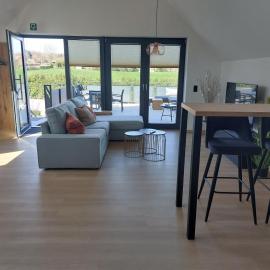 L'Appart - New Appartement - Free Parking - Self Check-in - Terrasse, hotel en Eynatten