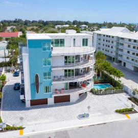 Luxury 4BR Siesta Key villa - Walk to the beach, hotel in Sarasota