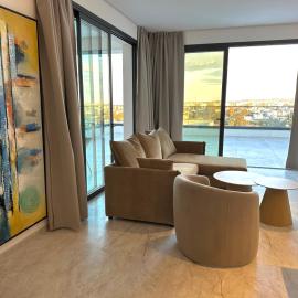 Lux Level 4 Penthouse Tower 206, hotel u gradu Nikozija