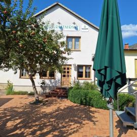BnB Pribbenow - Pension, Camping & Eventlocation, hotel in Jürgenstorf