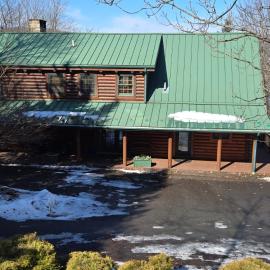 Coopers Run Five Bedroom Log Home with Hot Tub Pool Table and Views, hotel di McHenry