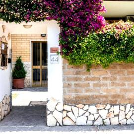 Residence Speedy Lovely Suites - 9 Appartamenti Fino a 52 Ospiti - Fiumicino Airport, hotel in Fiumicino