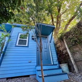 Charming Studio Cabin under Oak tree 2 mins walk to Magazine quiet neighborhood