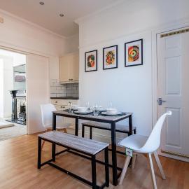 Modern 3-Bed House Parking & Family & Friends