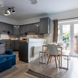 Gateshead 4 BR Home for Serenity Stay