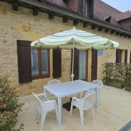 Maison charmante près de Domme avec Wifi, 2 chambres - FR-1-616-60, hotel in Domme
