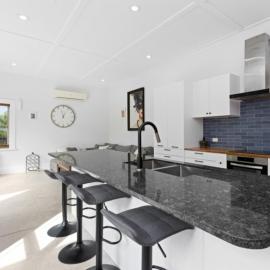 Beautiful villa in Napier with spa, hotel v destinácii Napier