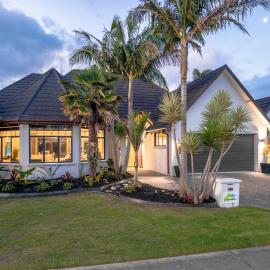 Palm Paradise with Spa, hotel in Tauranga