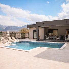 Villa TORO Velvet