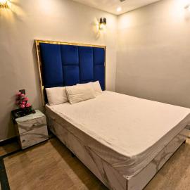 Dove Inn Hotel wahdat road, hotell i Lahore