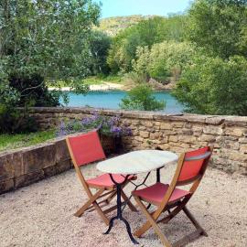 Baignade devant la maison !, hotel a Remoulins