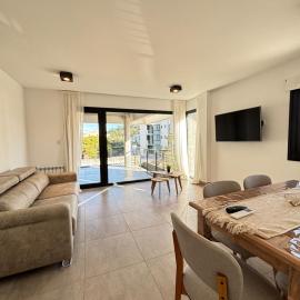 Depto céntrico de calidad con parrilla y cochera opcional, Hotel in Tandil