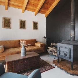 Secluded rustic 1-bedroom cabin on private land, хотел в Miramonte