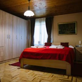 Roža Apartments, hotel in Subotica