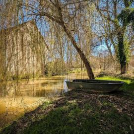 Moulin paisible en Berry avec étang privé, proche du Château de Valençay et Zoo de Beauval - FR-1-591-18, hotel en Chabris