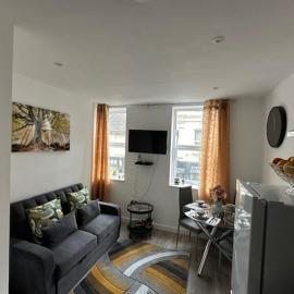 Luxurious 2 - Bedroom Apartment