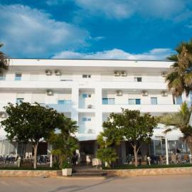 Hotel Besani، فندق في دوريس
