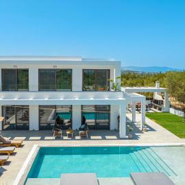 Christian Luxury Villa, hotel in Tsilivi