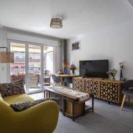 Air-conditioned apartment near Libération district