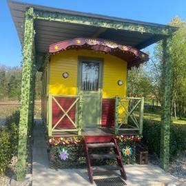 Roulotte pour une nuit en amoureux tout équipée.., hotel in Noyelles-sur-Mer