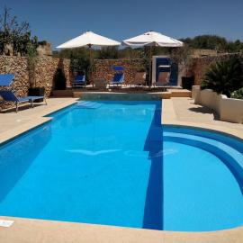 Villa farmhouse with large private pool Gozo, hotel v destinácii Qala