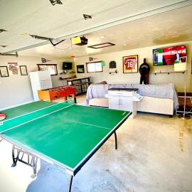 Green Bay Packer Game House or Resch Expo less than 1 mile from Lambeau Field, hotel a Green Bay