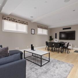 Charming Luxury Home near DT and Lonsdale Quay