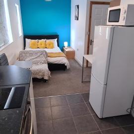 Sheridan House - Self contain flats Long or Short Stay Special Rate Available