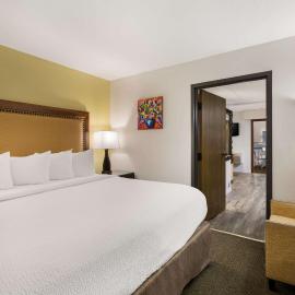 Revel Hotel Minot - SureStay Collection by Best Western, viešbutis mieste Mainotas