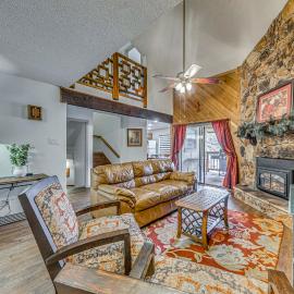 Spacious Ruidoso Retreat w/ Hot Tub & 2 Kitchens!