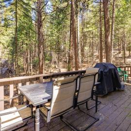 Hike, Ski & Sip: Arnold Cabin 4 Mi to State Park!, hotel u gradu Arnold